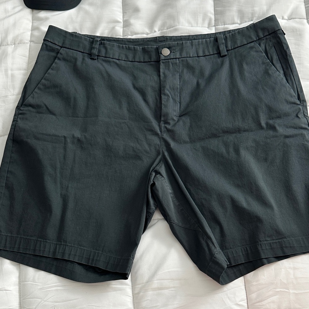 lululemon athletica Men's Dark Charcoal Flat-Front Performance Shorts